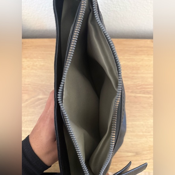 American Leather Co. Black Leather Acorn Double Entry Crossbody bag - Picture 7 of 16